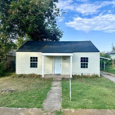 Main picture of 1428 N Market Ave