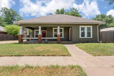 Main picture of 505 1/2 College St