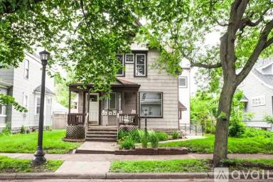 Main picture of 2713 Fremont Ave S