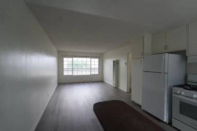 Main picture of 1621 W 226th St