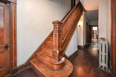 Main picture of 305 W McMillan St