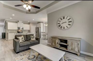 Main picture of 204 Gary Cir