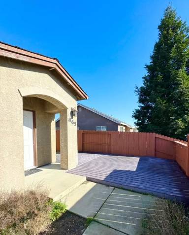 Main picture of 865 Domain Way
