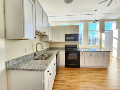 Main picture of 21 Jefferson St