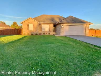 Main picture of 130 Pinyon Ave