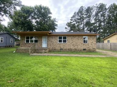 Main picture of 122 Young St