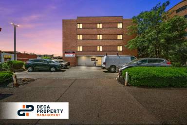 Main picture of 4020 Lindell Blvd