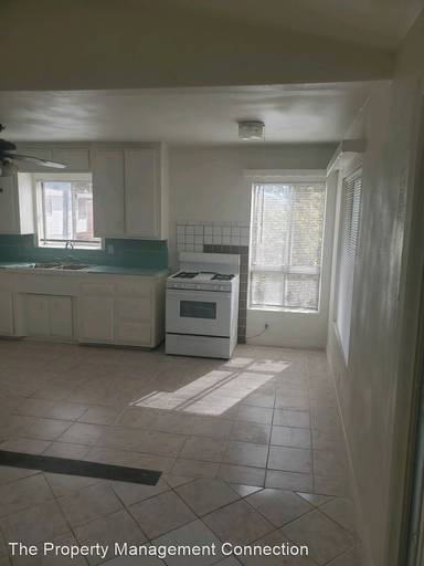 Main picture of 125 W Plymouth St