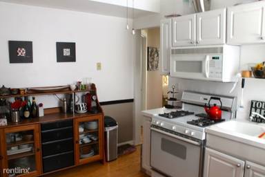 Main picture of 1622 W Diversey Pkwy