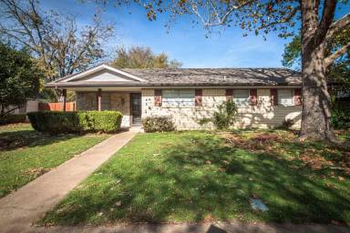 Main picture of 2118 Chippendale Dr