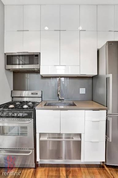 Main picture of 47 E 1st St