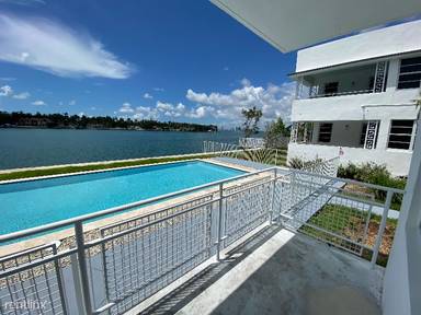Main picture of 960 Bay Dr