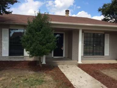 Main picture of 853 Warwick Dr