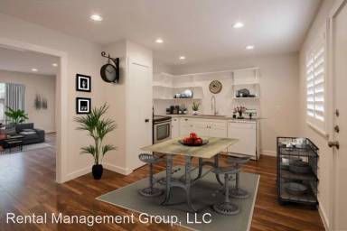 Main picture of River Oaks Townhomes