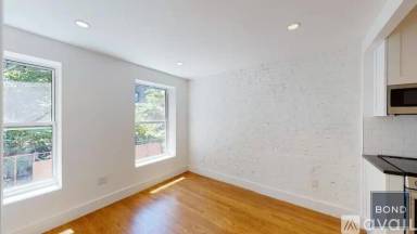 Main picture of 240 W 10th St