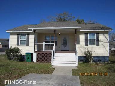 Main picture of 901 School Ave