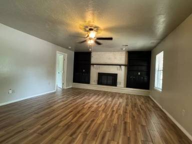 Main picture of 2306 NE Garden Ln