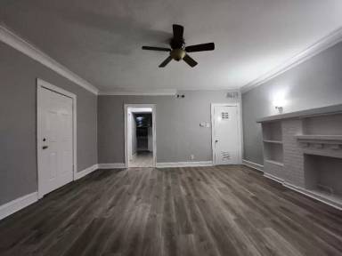 Main picture of 2604 W 60th St