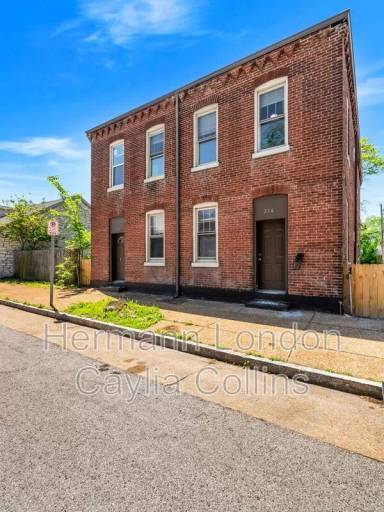 Main picture of 214 W Steins St