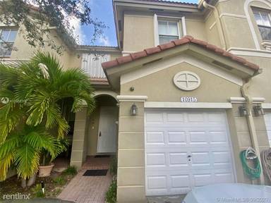 Main picture of 10915 NW 79th St