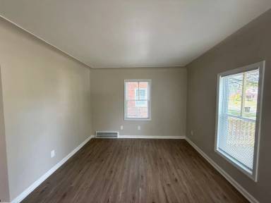 Main picture of 19537 Hamburg St