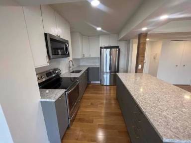 Main picture of 600 W Brown St