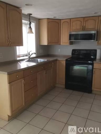 Main picture of 37 Cecilian Ave
