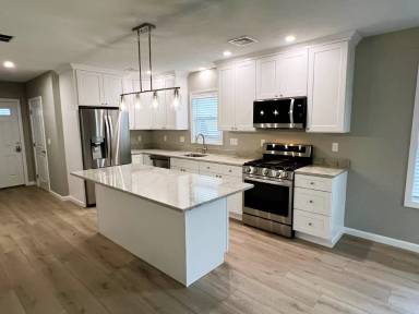 Main picture of 578 Elm St