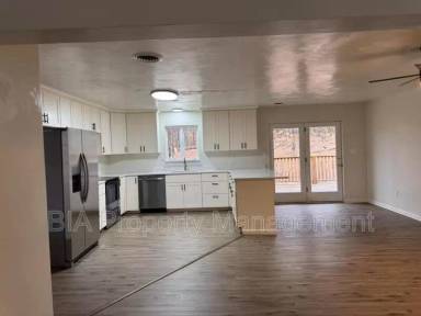 Main picture of 225 Monks Rd