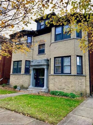 Main picture of 981 Beaconsfield Ave