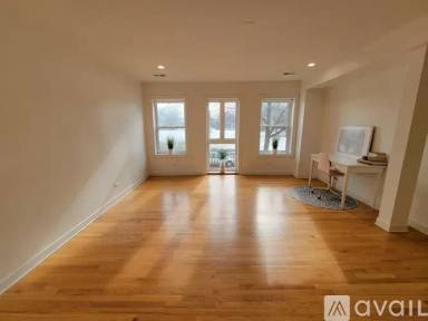 Main picture of 2648 W Glenlake Ave
