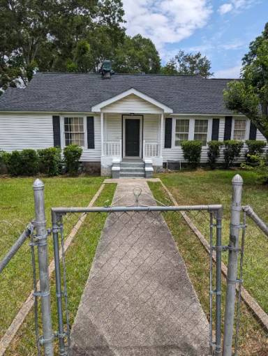 Main picture of 176 Grady St