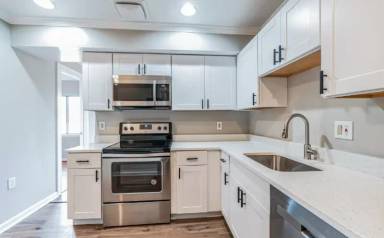 Main picture of 605 Center St