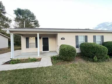 Main picture of 3002 Sonya Dr NW