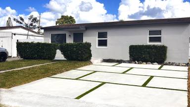 Main picture of 721 N 68th Ter