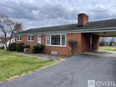 Main picture of 40 Maple Dr