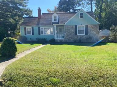 Main picture of 2901 Maplewood Rd