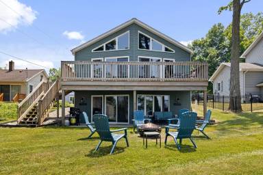 Main picture of 7835 Forest Beach Rd