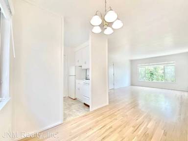 Main picture of 1676 Manning Ave