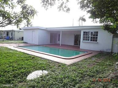 Main picture of 2441 NW 63rd Ave