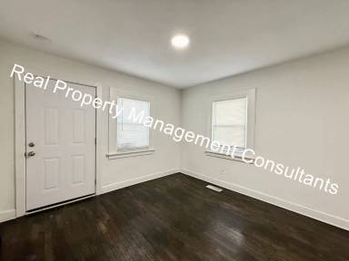 Main picture of 2909 E 77th Ter