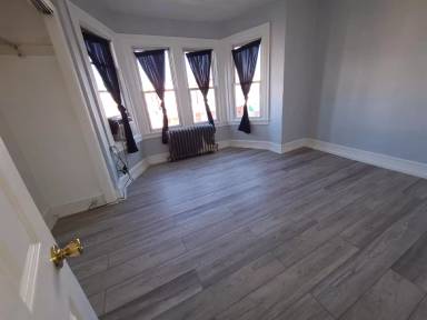 Main picture of 4930 Ormes St