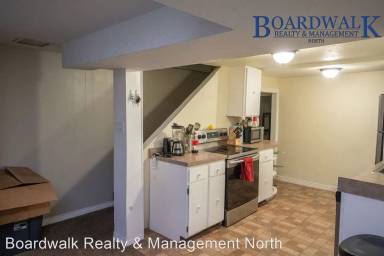Main picture of 787 Lindsay St