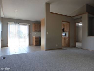 Main picture of 425 N Creek Trail St
