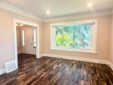 Main picture of 2902 N Mason Ave