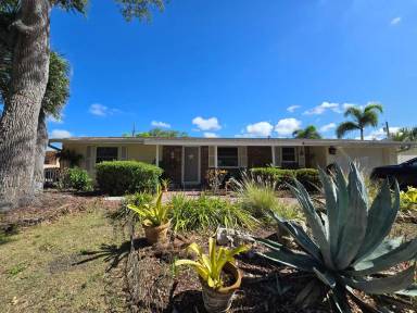 Main picture of 2441 Gulf Gate Dr