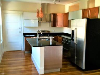 Main picture of 244 River St