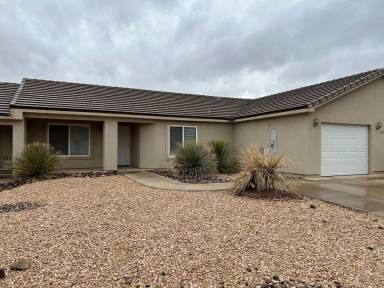 Main picture of 290 Honeysuckle St