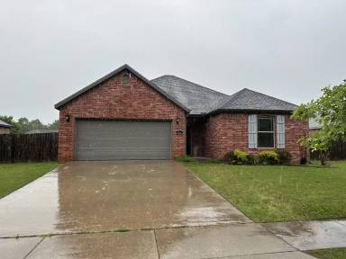 Main picture of 1204 S Blue Willow Ave