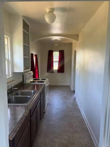 Main picture of 303 SW Pine St